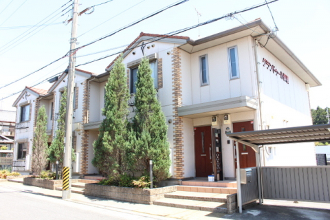 カウンターキッチンは開放感があり利便性の高い設備です。