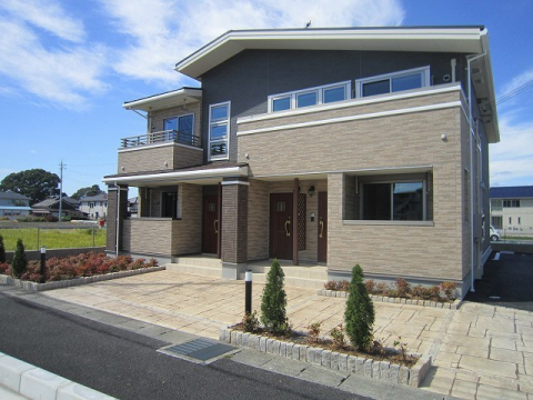 カウンターキッチンは開放感があり利便性の高い設備です。