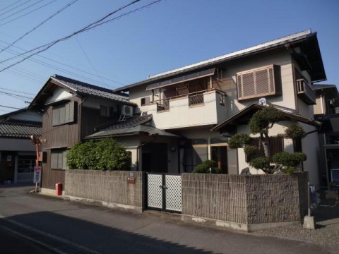 無料駐車場付き戸建賃貸でファミリーにおすすめです。