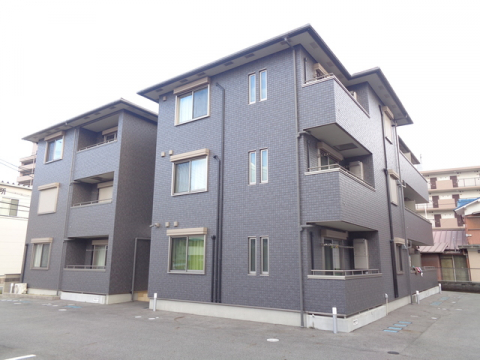 オートロック、防犯カメラ、モニター付きインターホンがあり、セキュリティ面も安心です♪