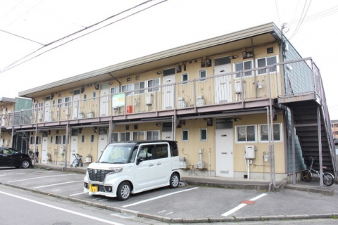 バルコニー付き洗濯物を外に干せて便利です！
