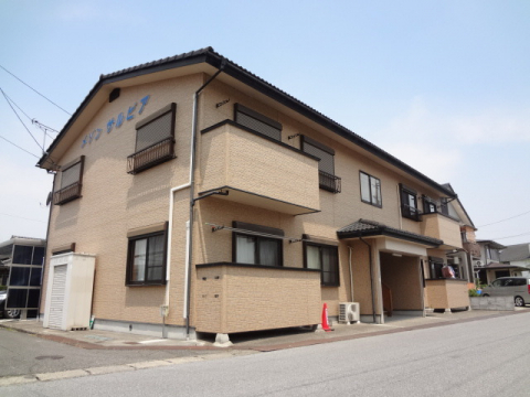 L字型のカウンターキッチンで、開放感があり利便性の高い設備です。