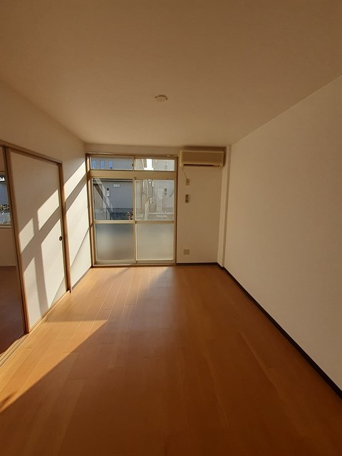 エアコン付きで季節問わず快適に過ごせます☆