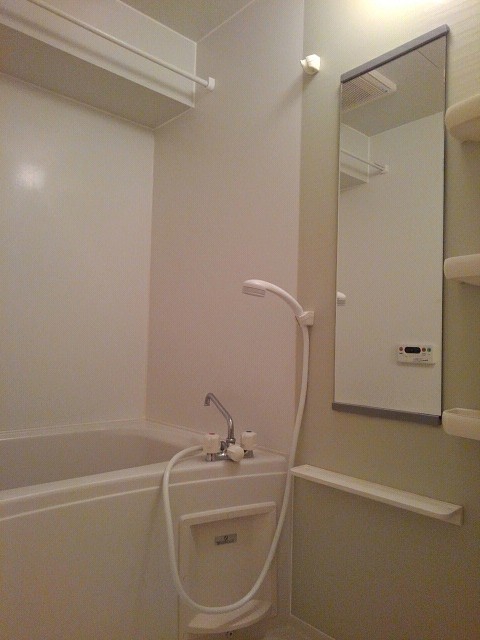 部屋干し時に大活躍！浴室乾燥機あります◎